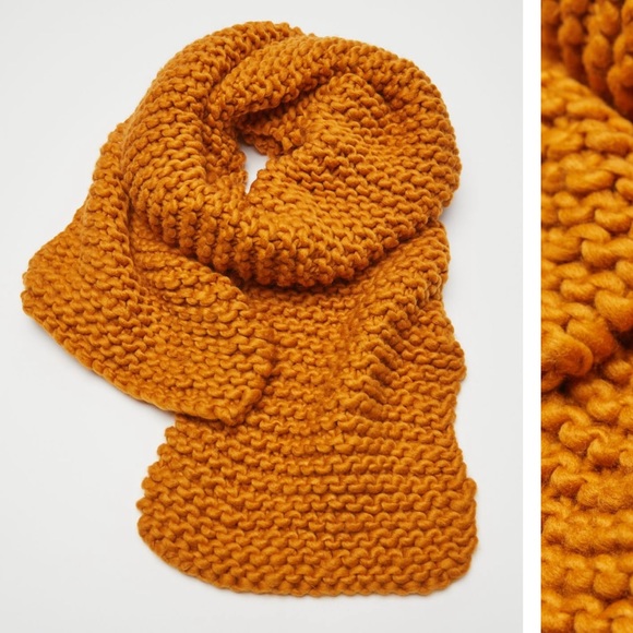 Urban Outfitters Clara chunky knit scarf. - Picture 7 of 7
